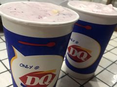 草莓芝士蛋糕粒暴风雪-DQ·蛋糕·冰淇淋(金桥店)