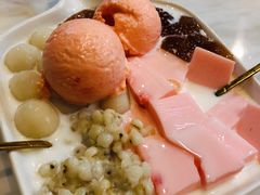 蜜桃桃胶冰淇凌白玉冻-李大牛和刘大力手作甜品(凯德店)