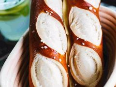 碱水面包-WHEAT&BAKER-麥(凯德来福士店)