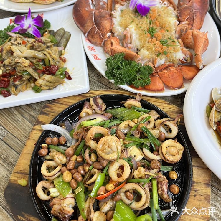 三亚好吃的海鲜大排档，果然都是藏在马路边