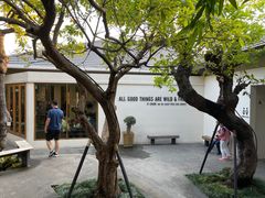 -Chom Cafe and Restaurant