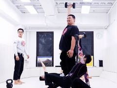 -菠萝格斗巴西柔术训练馆