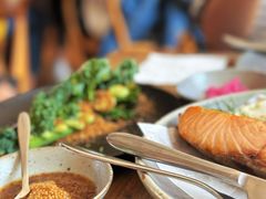 烟熏三文鱼配烤饺子皮和芥末籽酱-BOR Eatery(安福路店)