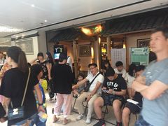 等位区-绿茶餐厅(广州天河城店)