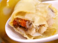 金汤黄鱼馄饨-蟹黄鱼·楼上面馆(外滩中央旗舰店)
