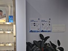 -视野联行眼镜•蔡司•依视路(温江店)