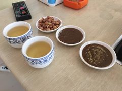 凉茶和沙茶酱-粤潮魏记牛肉火锅(爱家·金河湾南区店)