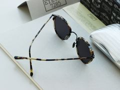 -目艮眼镜SHOWROOM(品牌集合店)