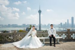 -现代经典婚纱摄影
