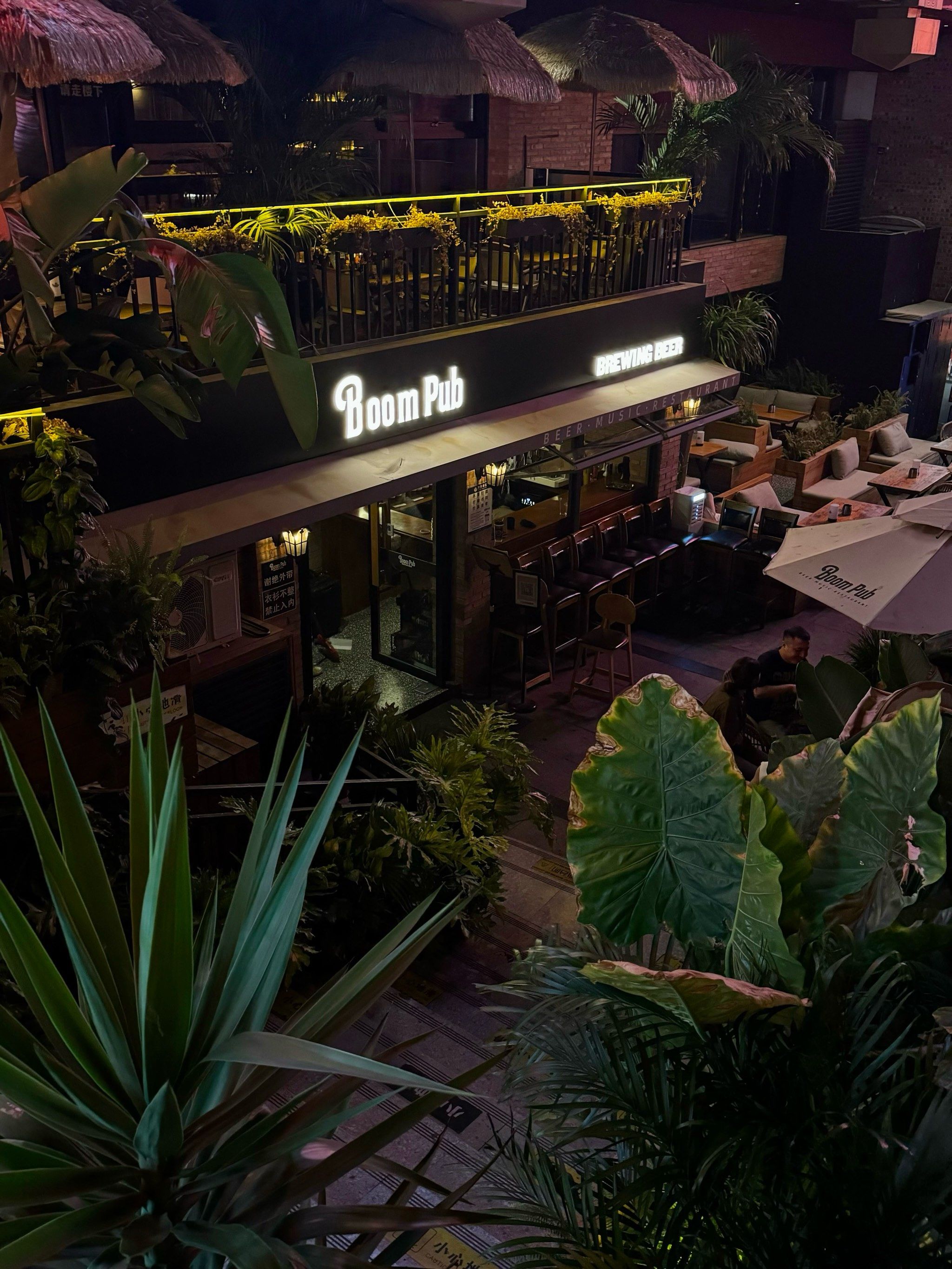 来贵阳去这家氛围感酒吧就够了!