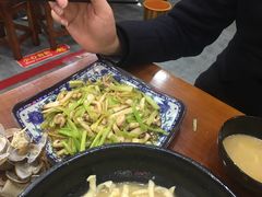 鱿鱼炒芹菜-台州老六海鲜面馆(上南总店)