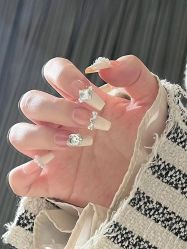 -UGIRL有个美甲