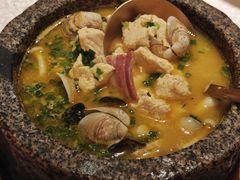 维园特色石锅豆腐-维园悦谱·海派家常菜(乌鲁木齐南路店)