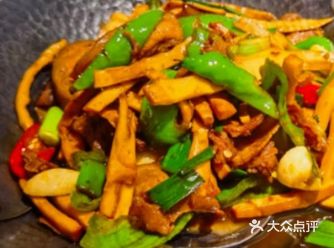 #0元玩转这座城用勺子轻轻舀起一勺放入口中