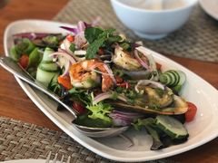 -Chom Cafe and Restaurant