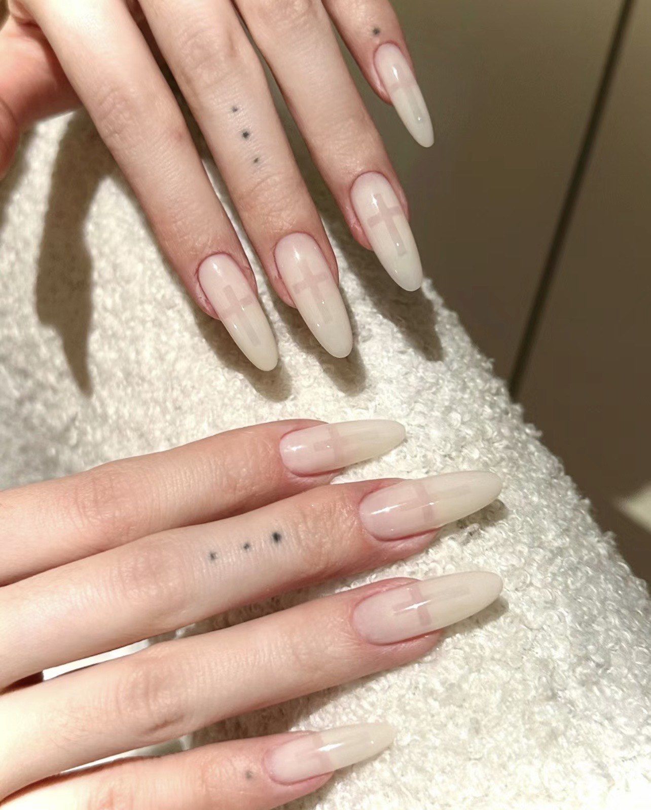 镂空十字架美甲