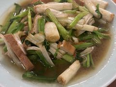 水芹炒豆干-双塔老饭店