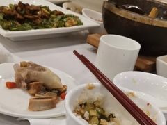 石锅香汁牛仔骨-宜宾海鲜酒家·三十年老字号