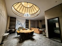 -上海南京路步行街假日酒店