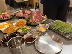 -围炉肉舍•炭烤活鳗•丹东海鲜烤肉(步行街店)