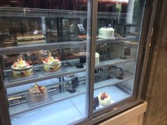 面包甜点陈列柜-Dough&Joe团憩(瑞虹天地月亮湾店)