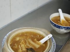 招牌海参花胶煲仔翅-添發碗仔翅美食