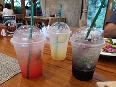 -Chom Cafe and Restaurant