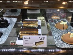 歌剧院-红跑车(盒马店)