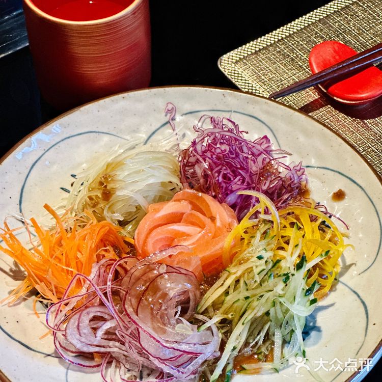 一家餐厅满足你烧鸟日料蹦迪酒吧一条龙