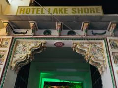 -Lake Shore Hotel & Restaurant