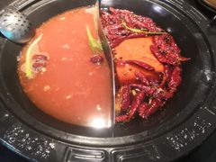 番茄红汤鸳鸯锅-宽板凳老灶火锅(簋街店)
