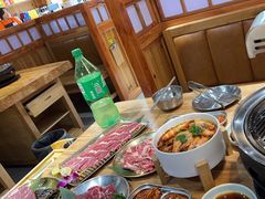 -汉城烤肉·黑金冠(华山路店)