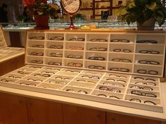 -MiRi眼镜连锁·蔡司·尼康控优点合作店(莘庄店)