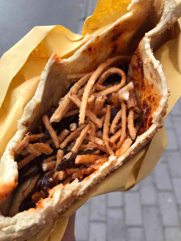 朱记五香烧饼老店(徐府街店)-"[薄荷]环境: 街边小店的样子,看起来已.