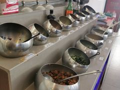 自助调料区-毛辣果·贵州红酸汤牛肉火锅(西单店)