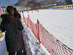 -采薇庄园四季滑雪场