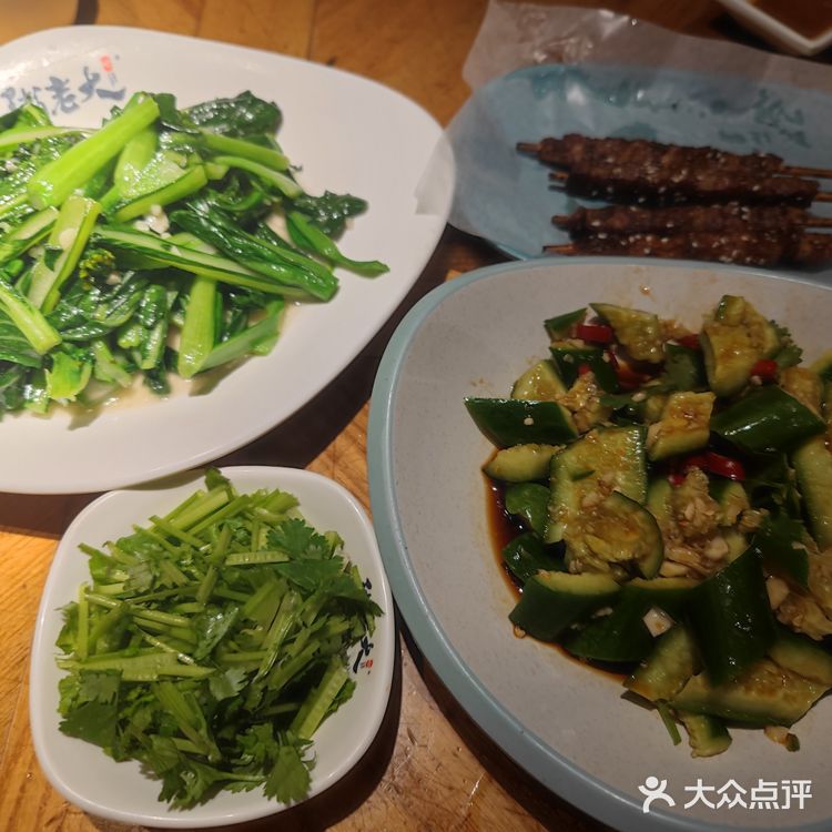 一锅暖心的基围虾砂锅粥,搭配普宁炸豆腐的绝妙
