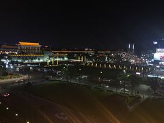房间里收获的夜景，古城墙-西安永宁门大景城堡酒店