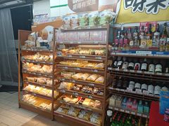 面包甜点陈列柜-全家便利店(东直门店)