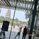 大家可以来威斯丁酒店大堂吧休息一下
