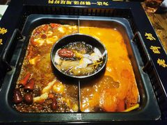 -老牌坊云南鱼豆花火锅(哈西万达店)