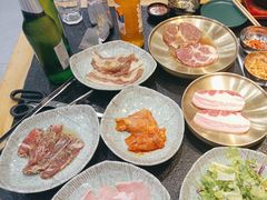 -臻牛烤肉
