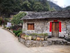 -高荡千年布依古寨旅游景区