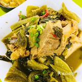 后厨一大排大铁锅，一两分钟就出餐！