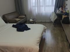 -欧辰国际酒店(重庆欢乐谷轻轨站店)