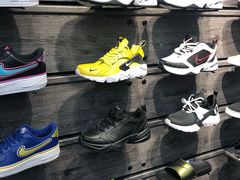 -ABC MART(心斎橋店)