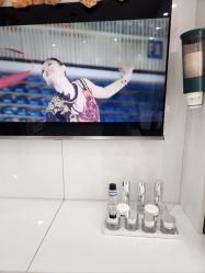 -靓芙泉专研痘痘肌