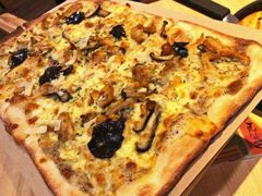皇后黑松露鸡腿肉比萨-必胜客(群力王府井店)