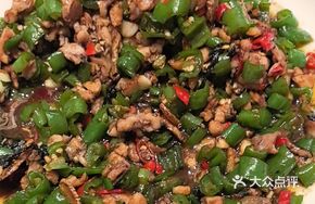 Green Pepper and Purple Basil Stir-fried Bullfrog