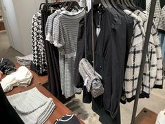 -URBAN REVIVO(高德置地广场·春广场店)